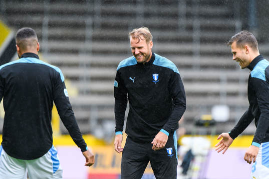 Malmö FFs Ola Toivonen värmer upp