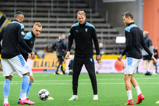 Malmö FFs Ola Toivonen värmer upp