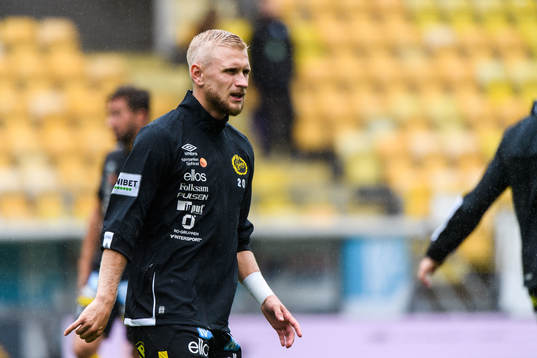 Elfsborgs Simon Strand värmer upp