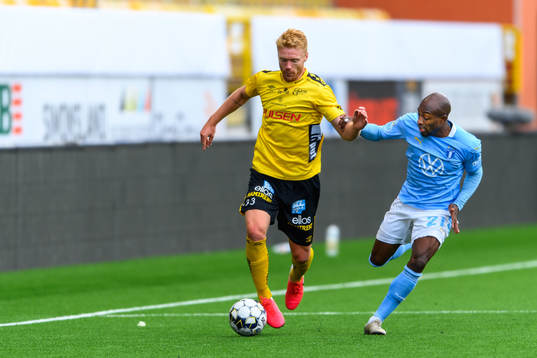 Elfsborgs Sivert Heltne Nilsen och Malmö FFs Fouad Bachirou