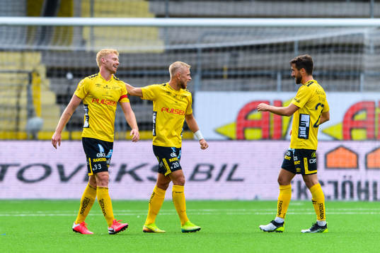 Elfsborgs Simon Strand och Sivert Heltne Nilsen jublar