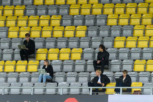 Journalister på läktaren