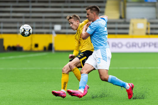 Elfsborgs Jacob Ondrejka och Malmö FFs Jonas Knudsen