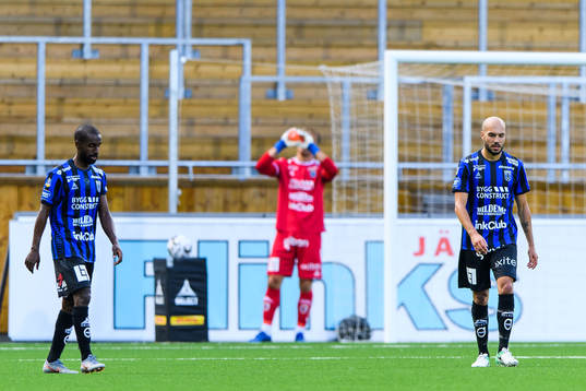 Sirius Mohammed Khalid Saeid och Karl Larson deppar