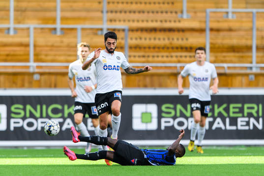 Örebros Nahir Besara och Sirius Nahom Girmai Netabay