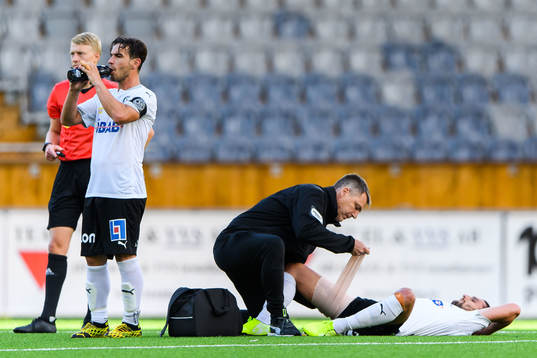 Örebros Agon Mehmeti får vård