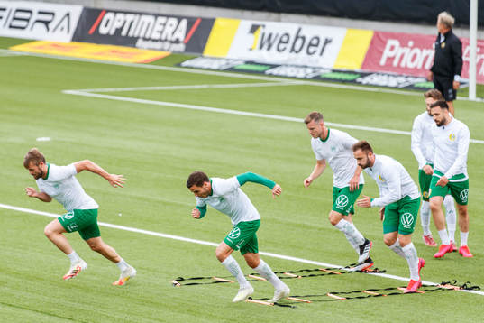 Hammarbys spelare värmer upp