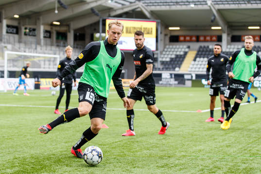 Hammarbys Abdul Khalili värmer upp