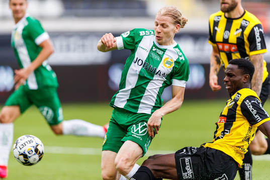 Hammarbys Gustav Ludwigson och Häckens Godswill Ekpolo