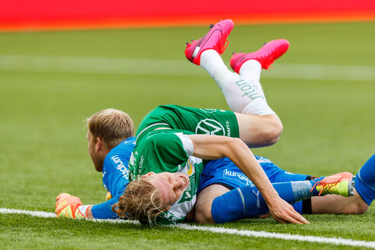 Häckens målvakt Peter Abrahamsson och Hammarbys Gustav