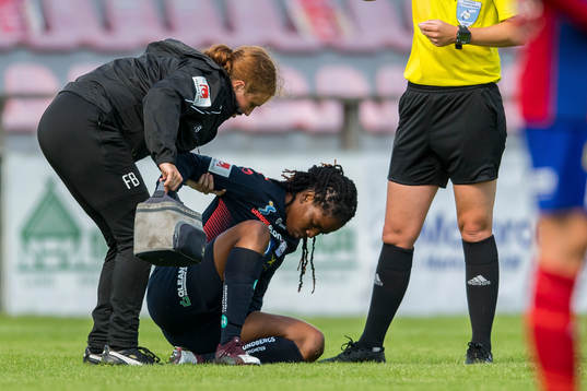 Linköpings Chinaza Uchendu med skada