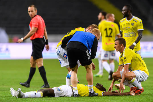 Falkenbergs Nsima Peter har ont