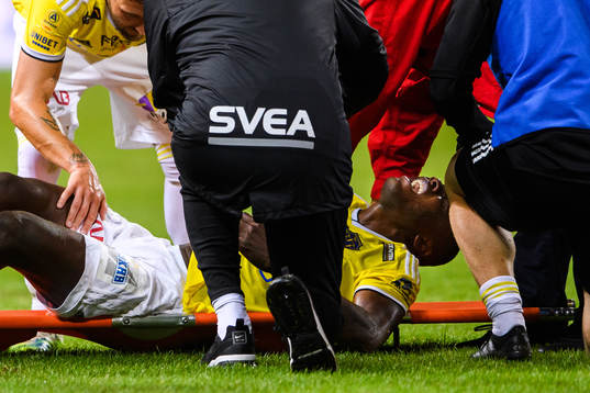 Falkenbergs Nsima Peter har ont