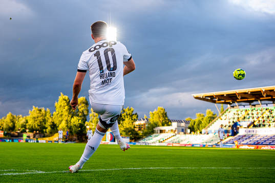Pål André Helland of Rosenborg takes a corner kick
