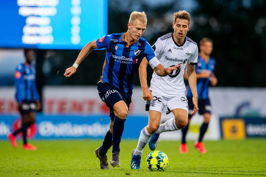 Andreas Hanche-Olsen of Stabæk and Kristoffer Zachariassen