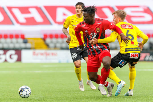 Östersunds Francis Jon-Baptiste och Mjällbys Eric