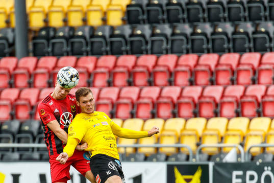 Mjällbys Jacob Bergström och Östersunds Eirik Haugan