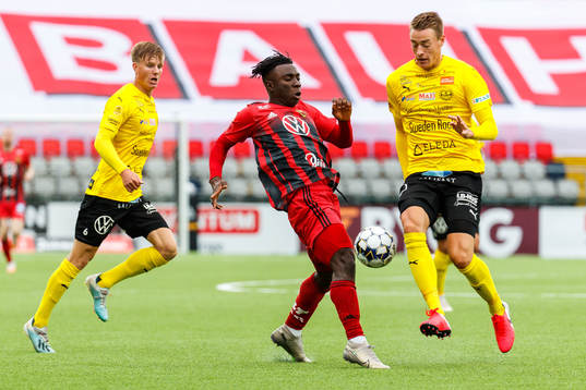 Östersunds Francis Jon-Baptiste och Mjällbys Eric