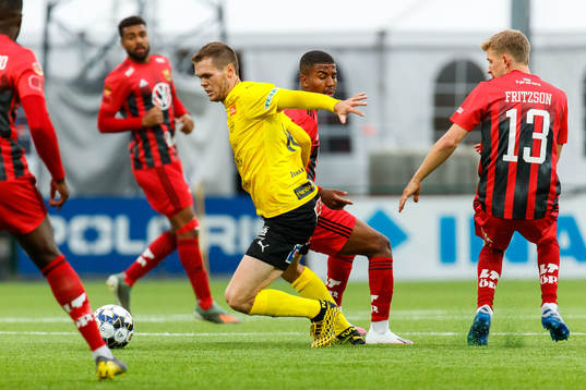 Mjällbys Jacob Bergström och Östersunds Nebiyou Perry