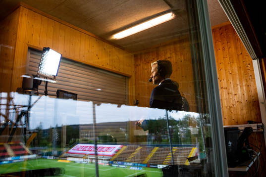 Dplays studio med expertkommentator Johan Arnengunder