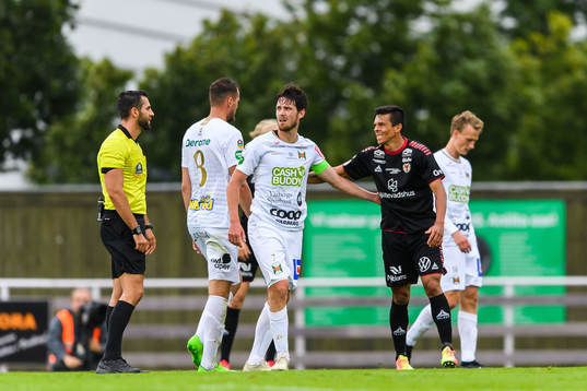 Varbergs Robin Tranberg och Kalmars Romario Pereira Sipiao