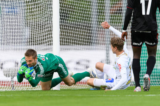 Kalmars målvakt Lucas Hägg Johansson och Varbergs Gustav
