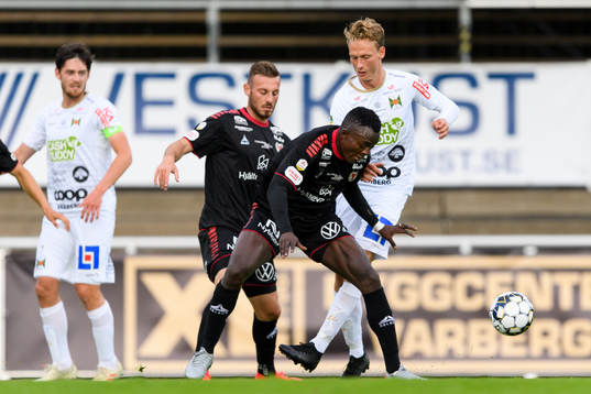 Kalmars Gbenga Arokoyo och Varbergs Alexander Johansson