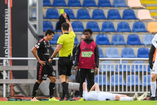 Kalmars Romario Pereira Sipiao tilldelas en varning