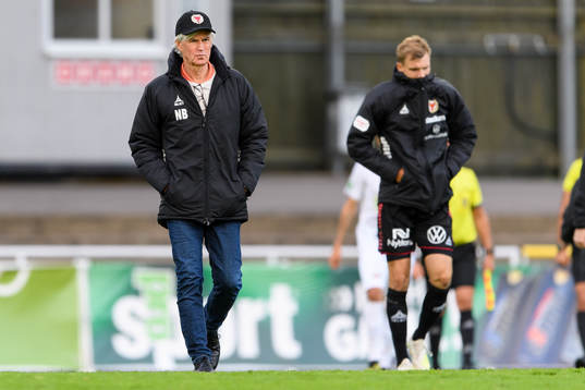 Kalmars tränare Nanne Bergstrand deppar