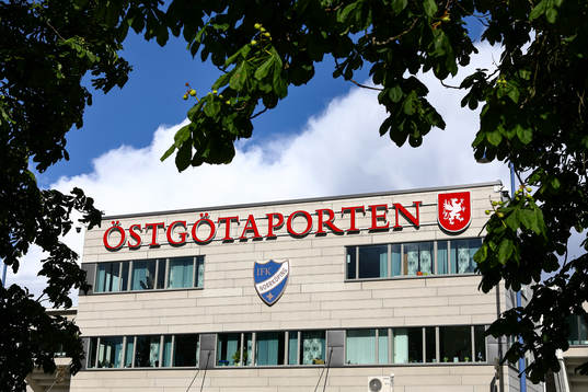 Östgötaporten före fotbollsmatchen i Allsvenskan mellan