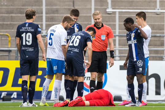 IFK Göteborgs målvakt Ioannis Anestis har ont och ligger