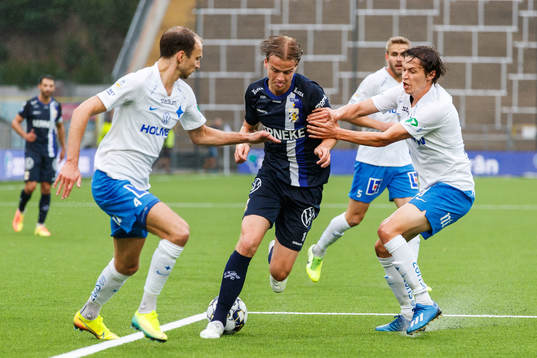 IFK Göteborgs August Erlingmark mot IFK Norrköpings Lars