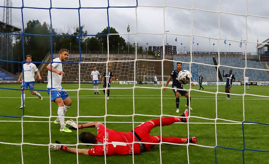 Bortdömt mål av IFK Norrköpings Christoffer Nyman förbi