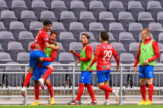 Helsingborgs Armin Gigovic jublar med lagkamrater