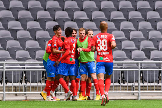 Helsingborgs Armin Gigovic jublar med lagkamrater