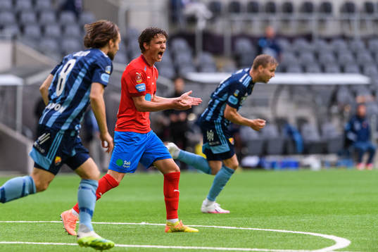 Helsingborgs Max Svensson reagerar