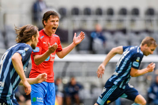Helsingborgs Max Svensson reagerar
