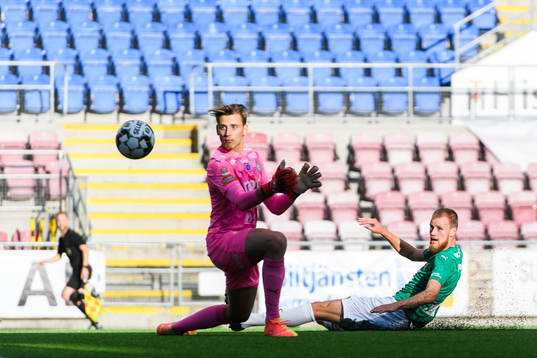 AFC Eskilstunas målvakt Wille Jakobsson och Jönköpings