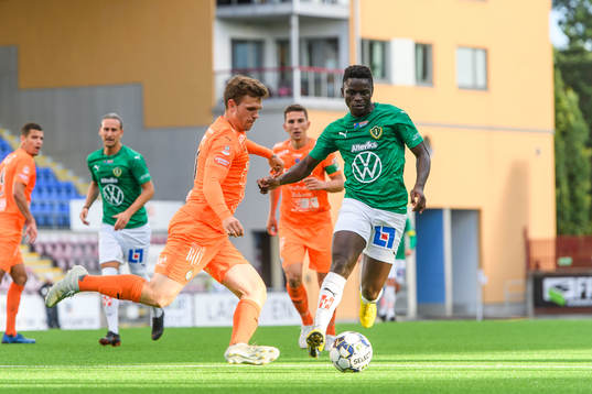 AFC Eskilstunas Jesper Manns och Jönköpings Eric Omondi