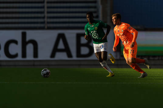 Jönköpings Eric Omondi och AFC Eskilstunas Jesper Manns