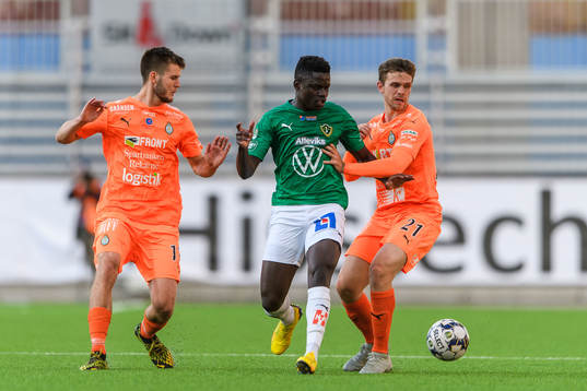 Jönköpings Eric Omondi mot AFC Eskilstunas Wilhelm Loeper