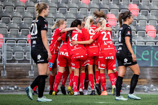 Örebros spelare jublar