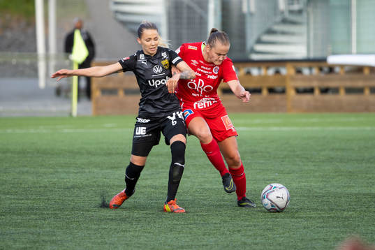 Umeås Johanna Nyman och Örebros Elli Pikkujämsä