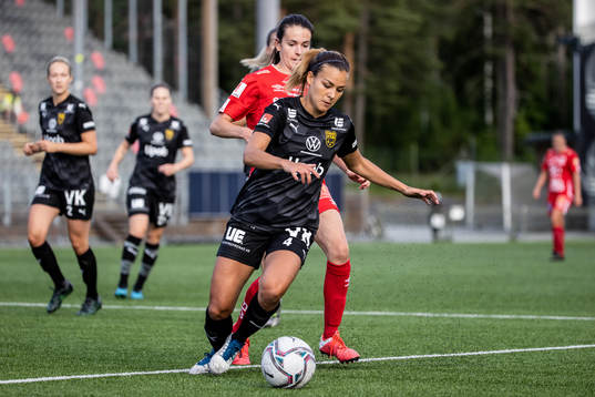 Umeås Jasmin Nejati och Örebros Cali Farquharson