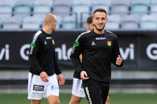GAIS Haris Cirak värmer upp innanC