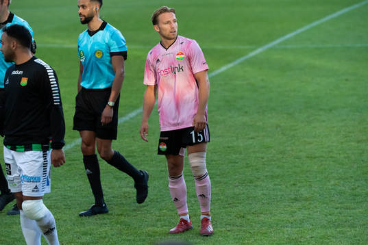Dalkurds Daniel Stensson med lindat knä