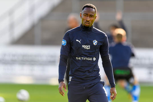 Halmstads Sadat Karim före fotbollsmatchen i Superettan