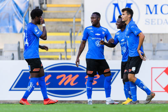 Halmstads Thomas Boakye jublar med lagkamrater