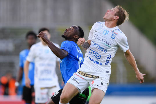 Halmstads Sadat Karim och Norrbys Nicklas Savolainen