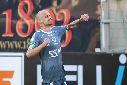 Brages Anton Lundin jublar